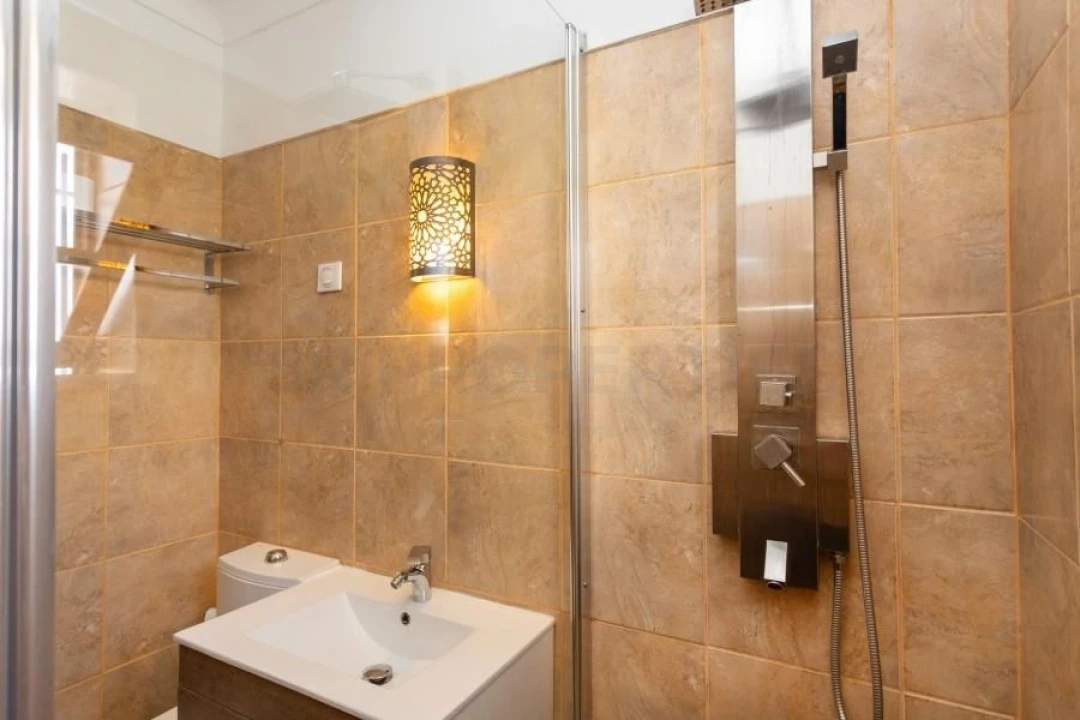 Moradia T4 para Venda em Guia Foto 40