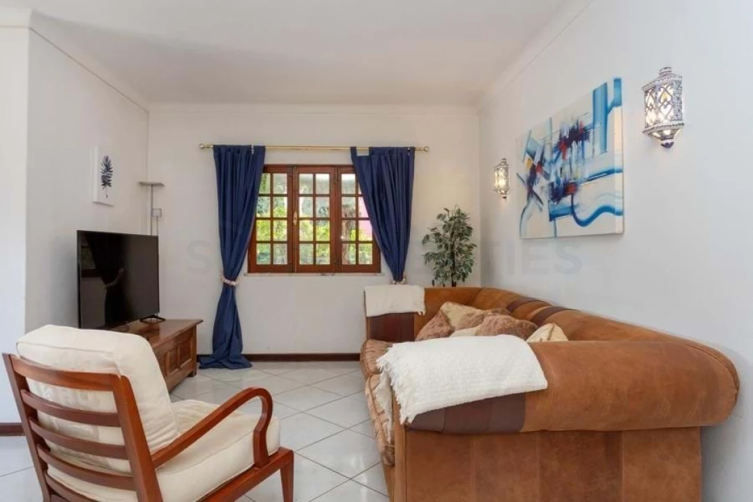 Moradia T4 para Venda em Guia Foto 50