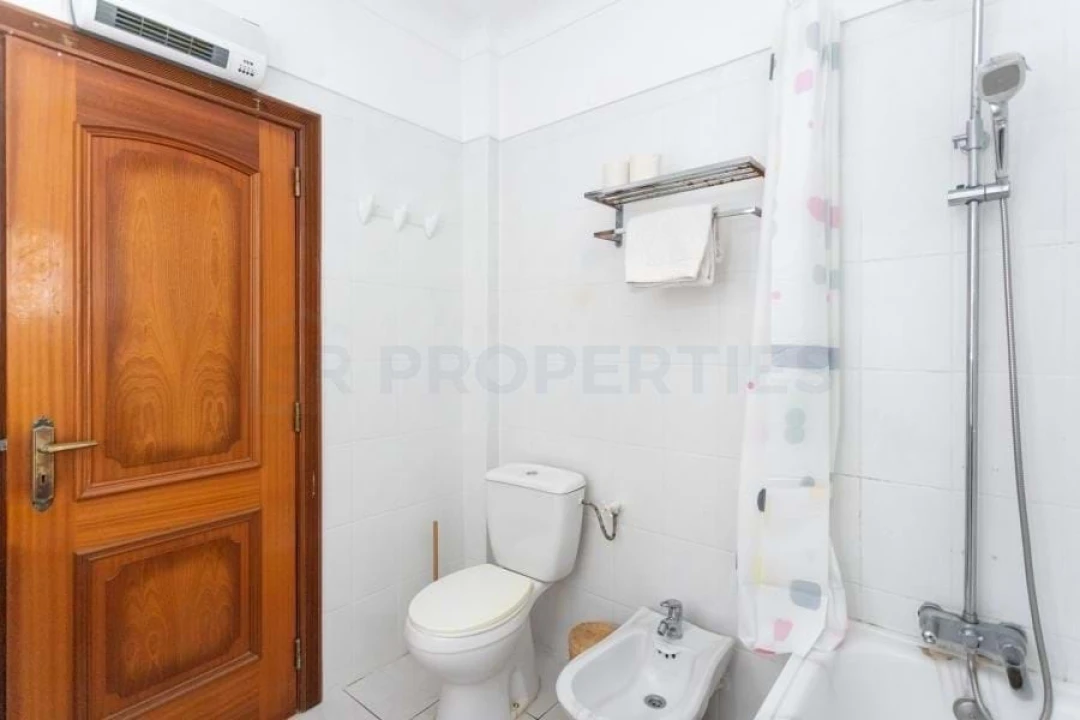 Moradia T4 para Venda em Guia Foto 19