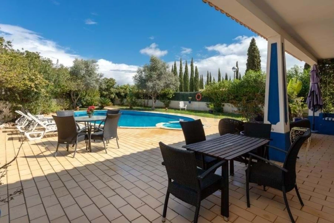 Moradia T4 para Venda em Guia Foto 31