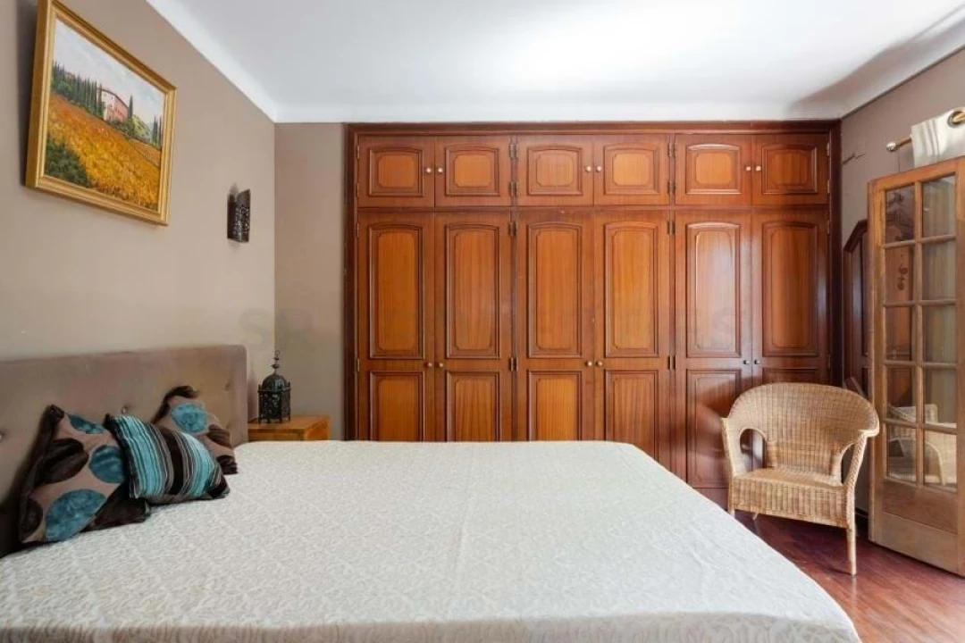 Moradia T4 para Venda em Guia Foto 12