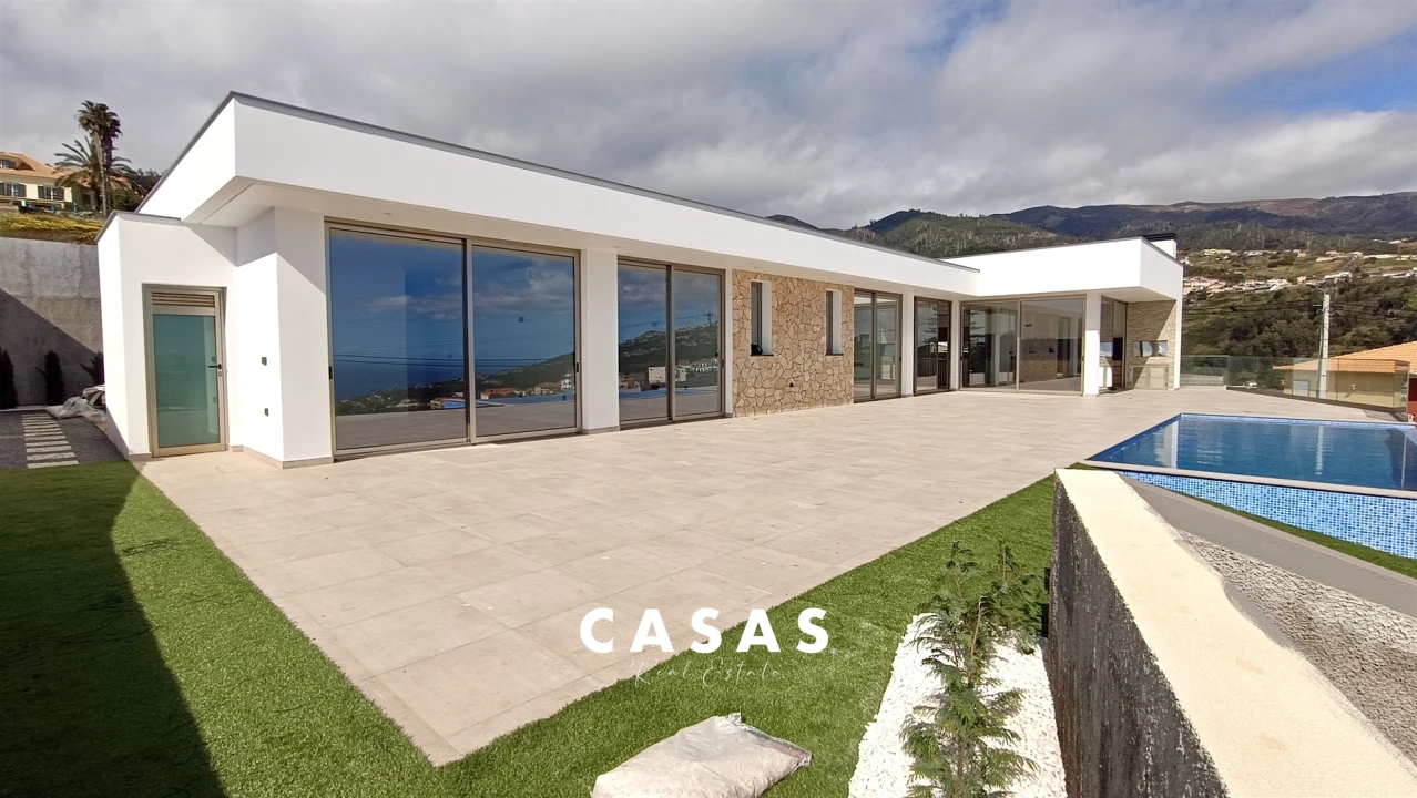 Moradia T3 para Venda em Estreito da Calheta Foto 1