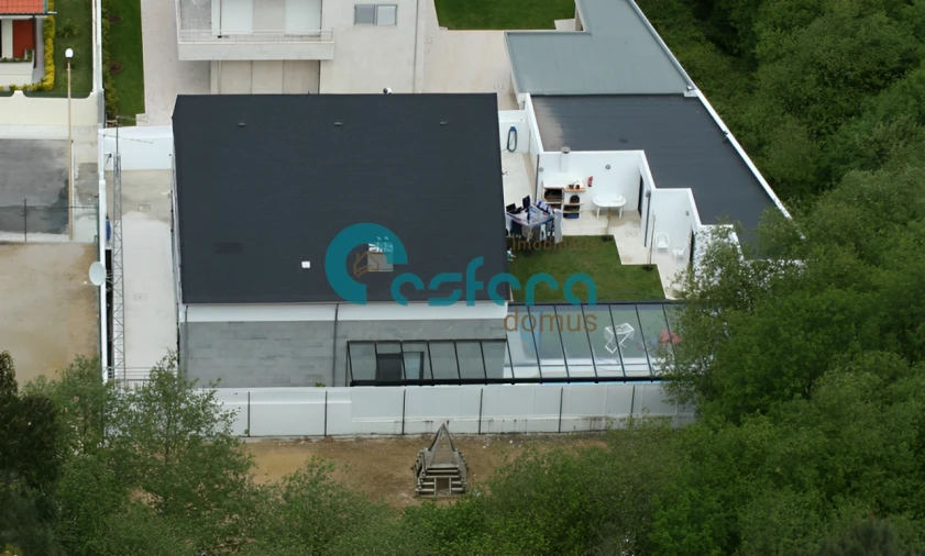 Moradia T4 para Venda em Aveleda Foto 3