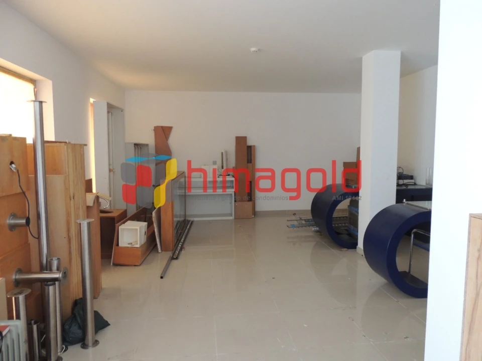 Loja para Arrendamento em Porto de Mós - São João Baptista e São Pedro Foto 1