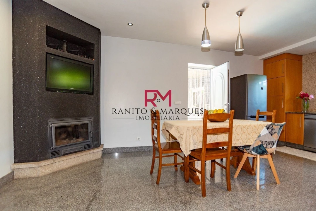 Moradia T4 para Venda em Alpendorada, Várzea e Torrão Foto 9