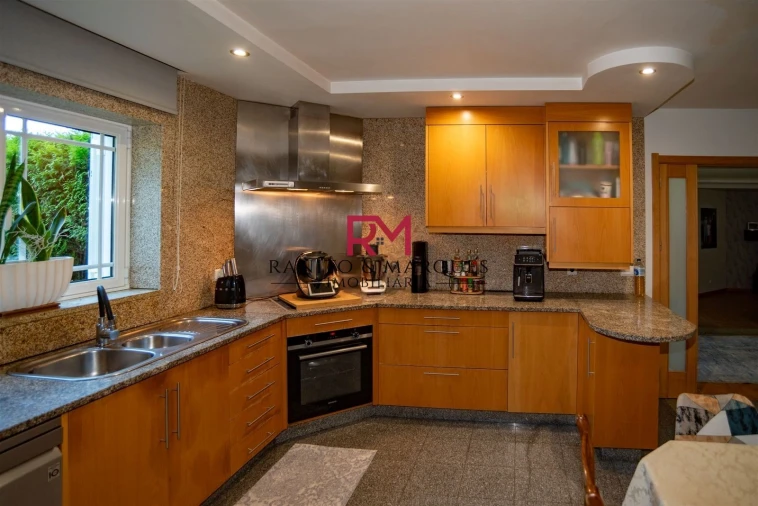 Moradia T4 para Venda em Alpendorada, Várzea e Torrão Foto 7