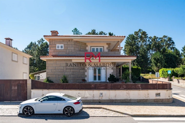 Moradia T4 para Venda em Alpendorada, Várzea e Torrão Foto 1