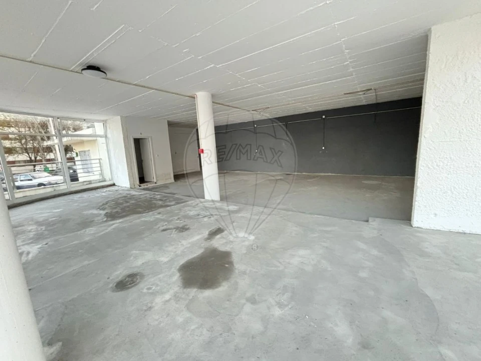 Loja para Venda em Póvoa de Santa Iria e Forte da Casa Foto 2