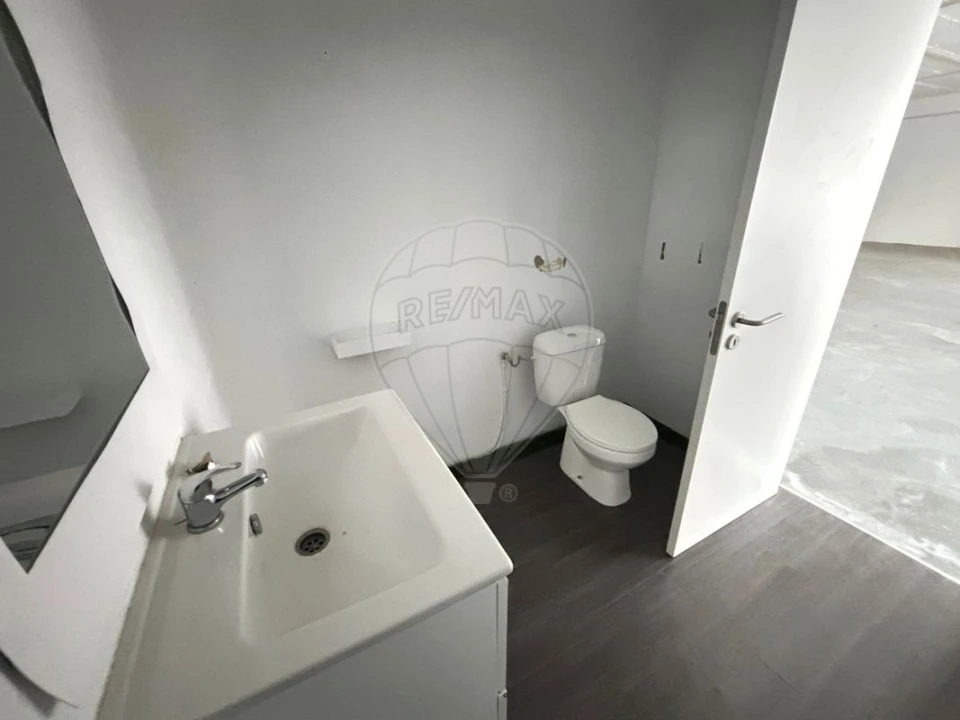 Loja para Venda em Póvoa de Santa Iria e Forte da Casa Foto 7