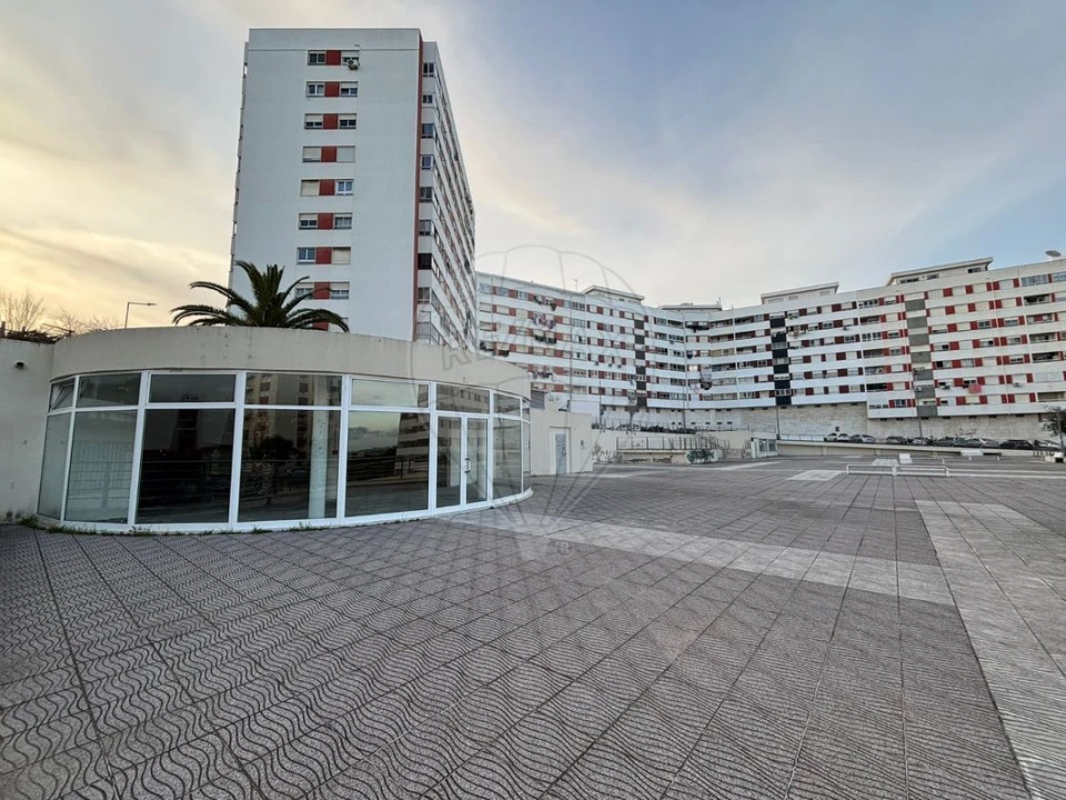 Loja para Venda em Póvoa de Santa Iria e Forte da Casa Foto 1