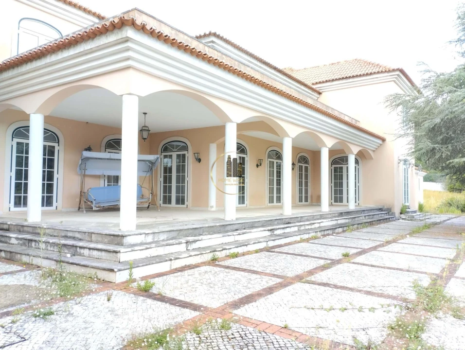 Moradia T5 para Venda em Queluz e Belas Foto 1