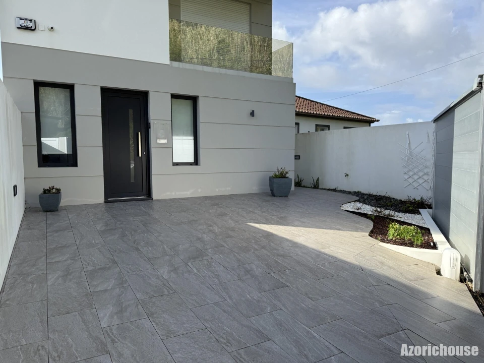 Moradia T2 para Venda em Ribeira Quente Foto 3