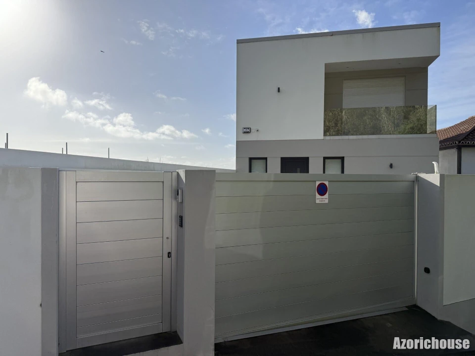 Moradia T2 para Venda em Ribeira Quente Foto 2