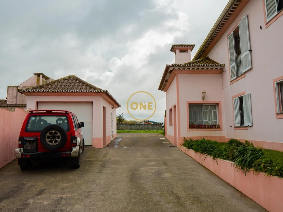 Moradia T4 para Venda em Arrifes Foto 32