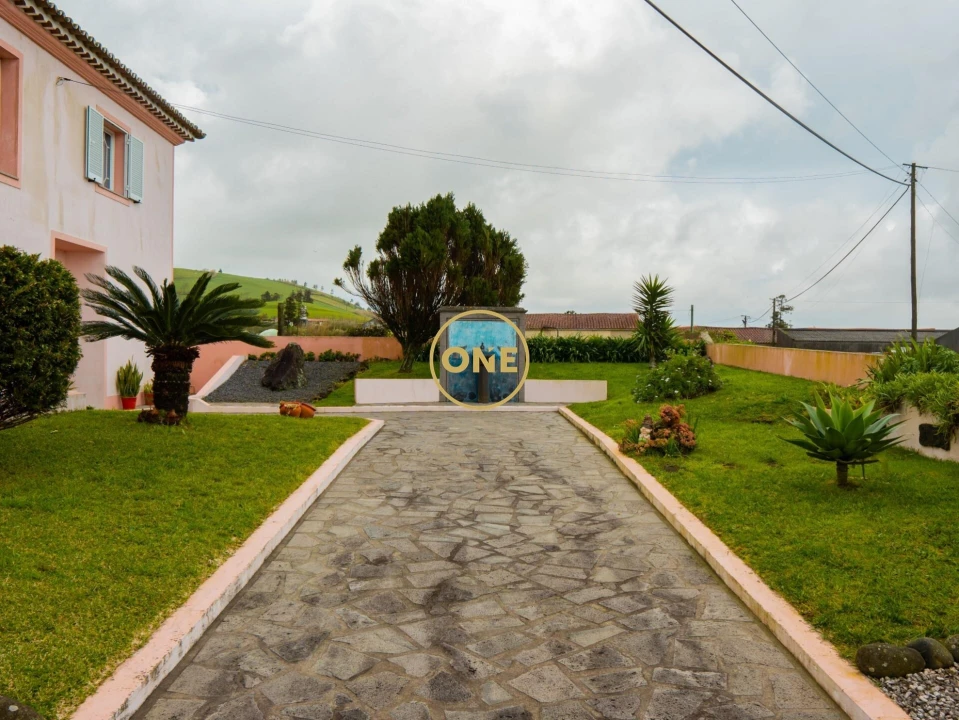 Moradia T4 para Venda em Arrifes Foto 30