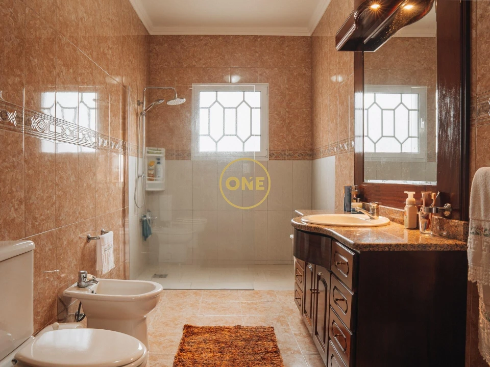 Moradia T4 para Venda em Arrifes Foto 8