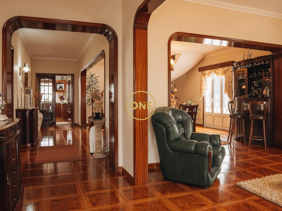 Moradia T4 para Venda em Arrifes Foto 3