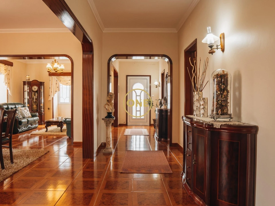 Moradia T4 para Venda em Arrifes Foto 6