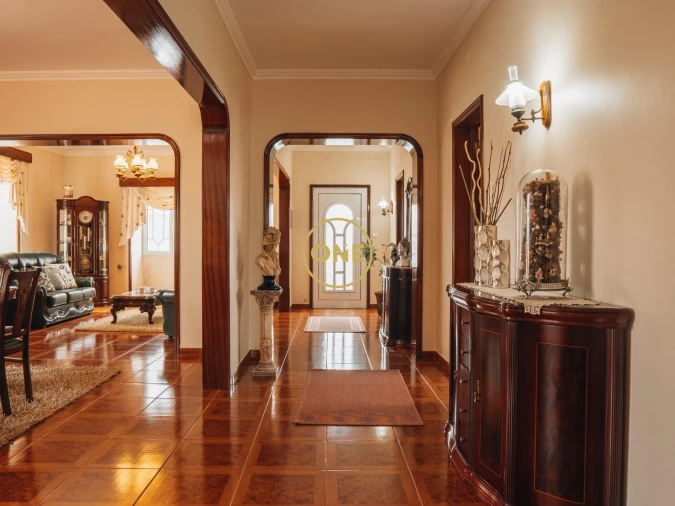 Moradia T4 para Venda em Arrifes Foto 6