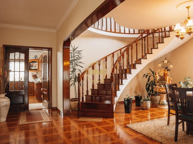 Moradia T4 para Venda em Arrifes Foto 5