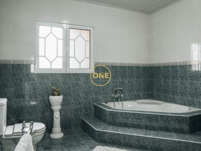 Moradia T4 para Venda em Arrifes Foto 21