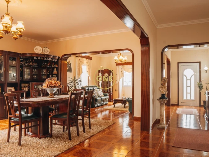 Moradia T4 para Venda em Arrifes Foto 1