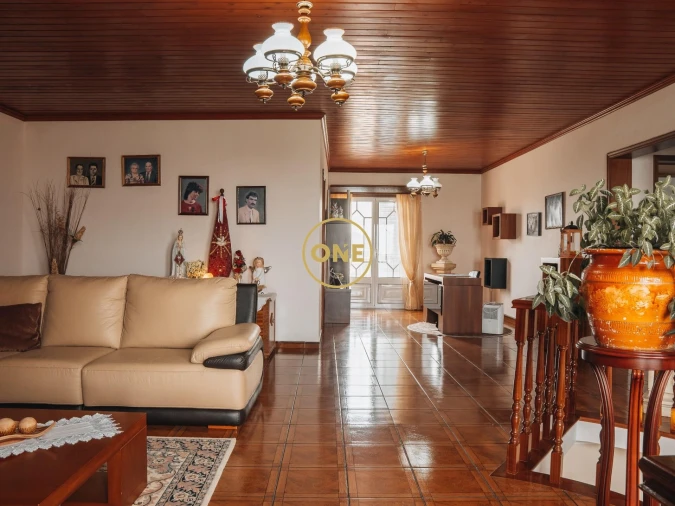 Moradia T4 para Venda em Arrifes Foto 17