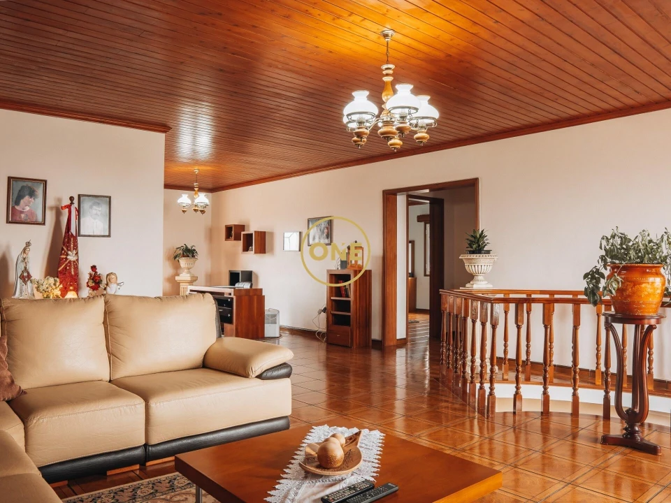 Moradia T4 para Venda em Arrifes Foto 18