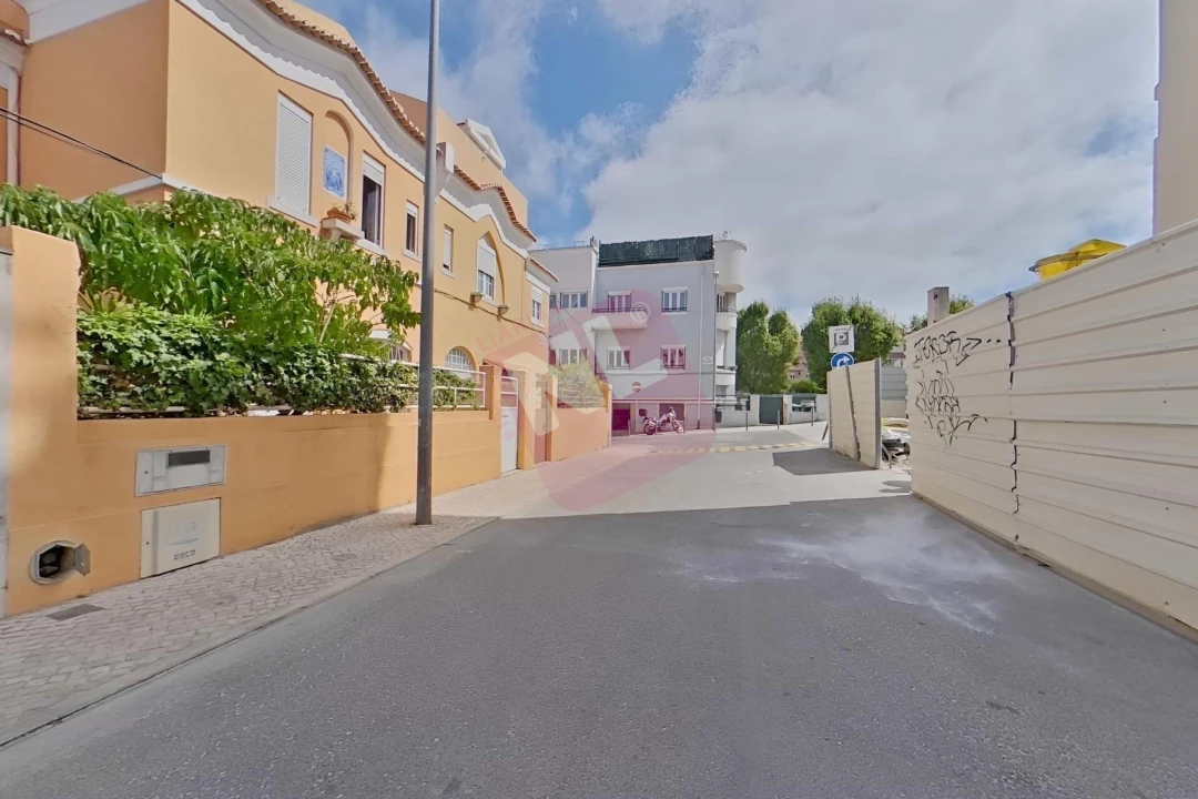 Moradia T3 para Venda em Areeiro Foto 6