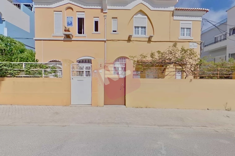 Moradia T3 para Venda em Areeiro Foto 7