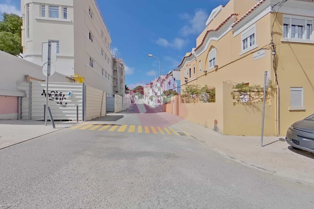 Moradia T3 para Venda em Areeiro Foto 2