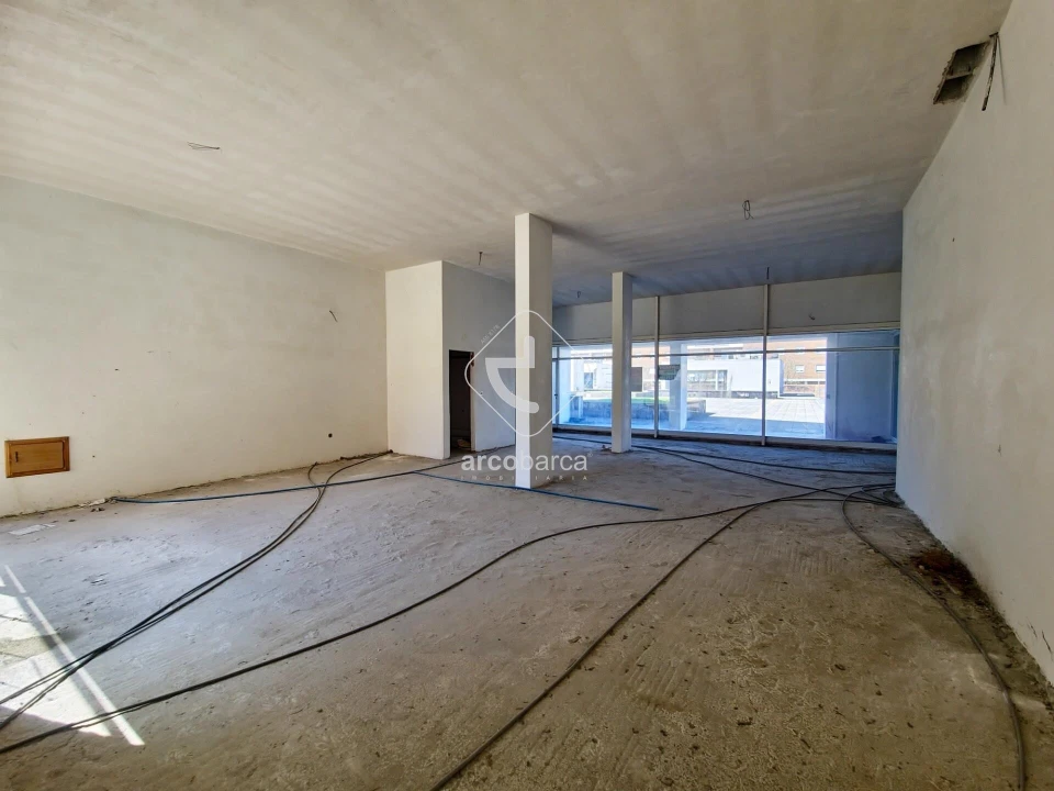 Loja para Venda em Ponte da Barca, V.N. Muía, Paço Vedro Magalhães Foto 1