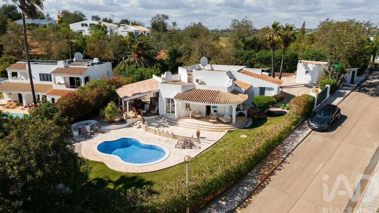 Moradia T3 para Venda em Albufeira e Olhos de Água Foto 1