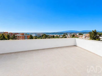 Moradia T4 para Venda em Estômbar e Parchal
