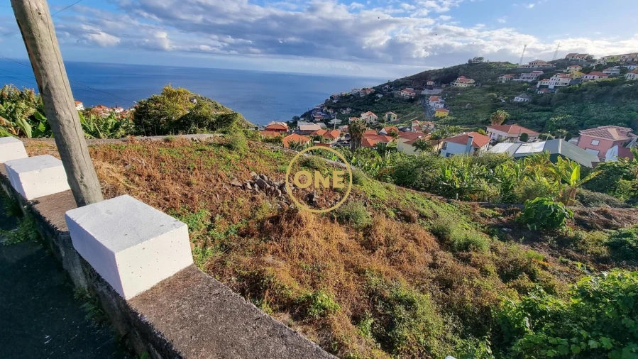 Terreno para Venda em Ribeira Brava Foto 1