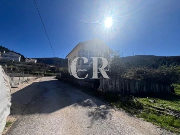 Moradia T2 para Venda em Castanheira de Pêra e Coentral