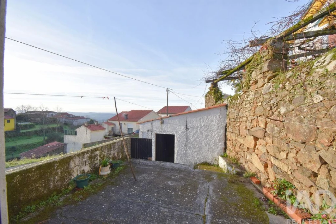 Moradia T3 para Venda em Vila Nova Foto 22