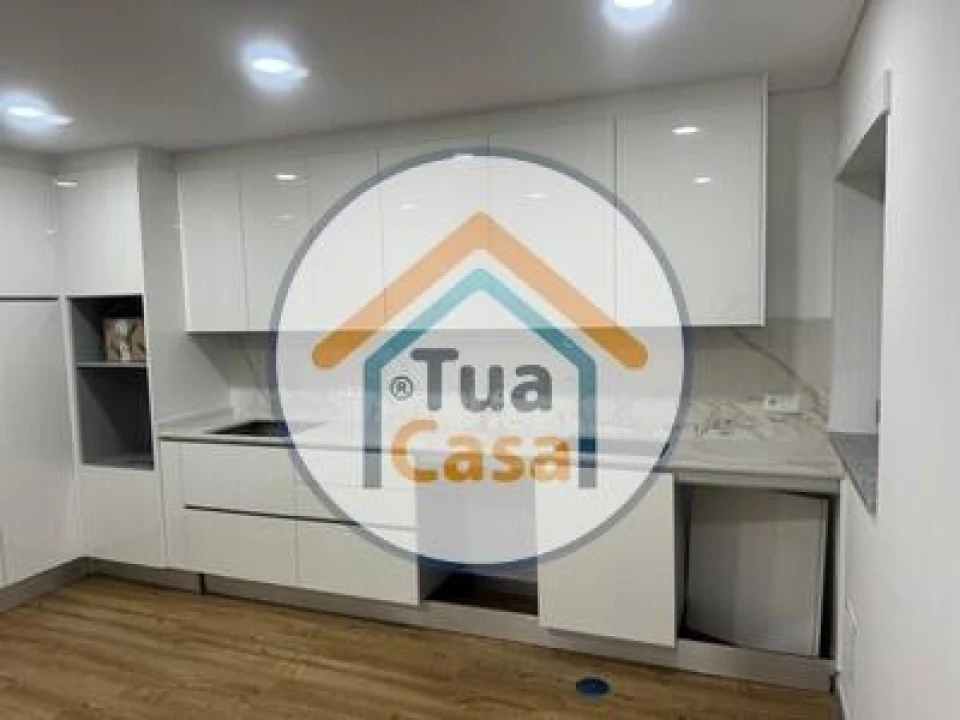 Apartamento T2 para Venda em Currelos, Papízios e Sobral Foto 1