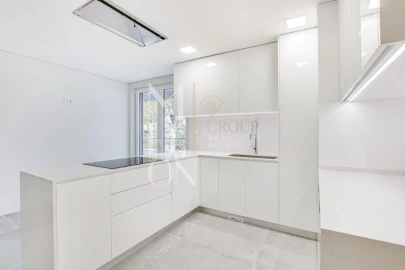 Apartamento T3 para Venda em Carcavelos e Parede