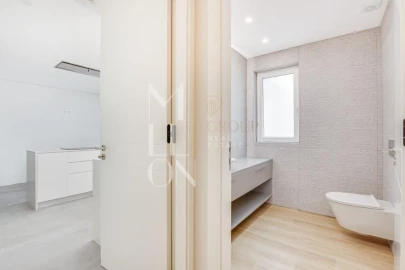 Apartamento T3 para Venda em Carcavelos e Parede