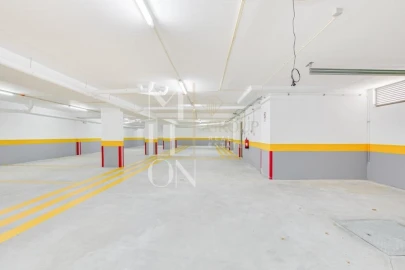 Apartamento T3 para Venda em Carcavelos e Parede
