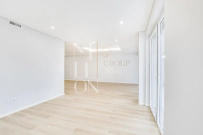Apartamento T3 para Venda em Carcavelos e Parede