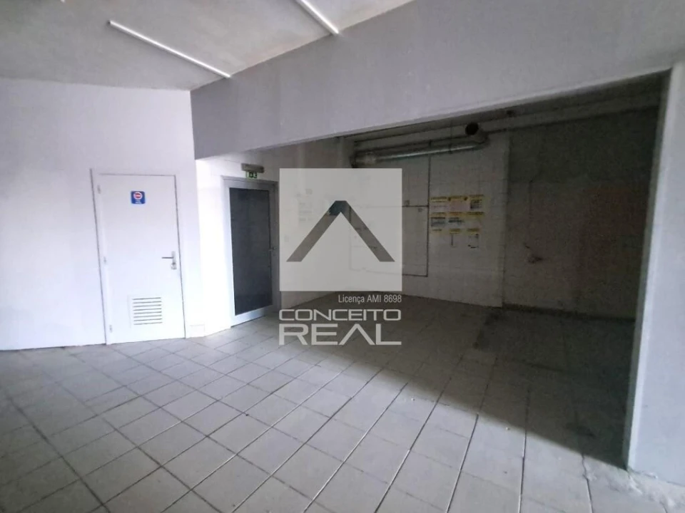 Loja para Arrendamento em Gondomar (São Cosme), Valbom e Jovim Foto 8