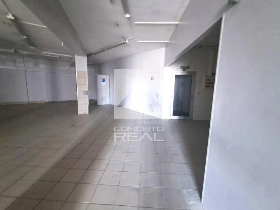 Loja para Arrendamento em Gondomar (São Cosme), Valbom e Jovim Foto 10