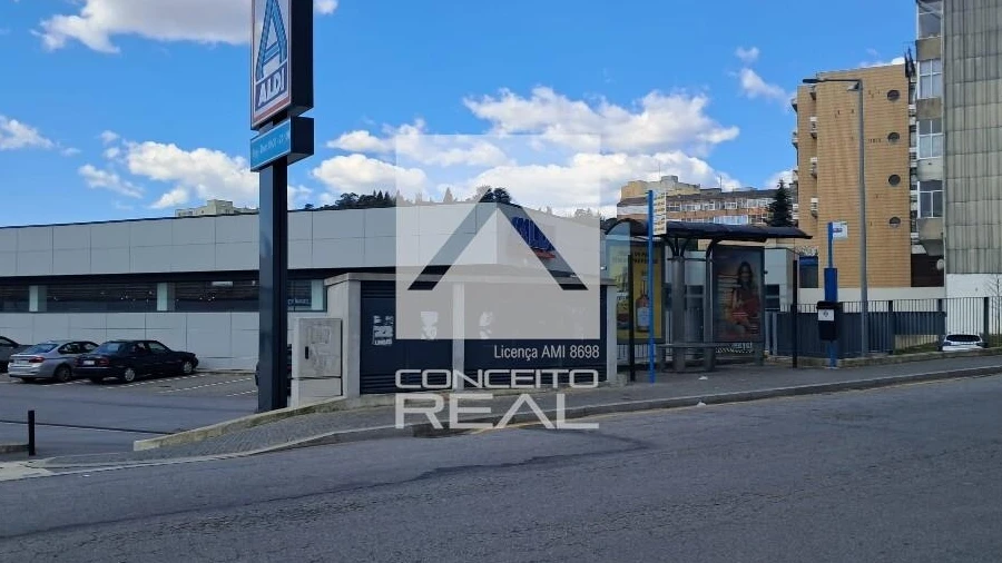 Loja para Arrendamento em Gondomar (São Cosme), Valbom e Jovim