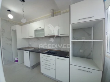Apartamento T4 para Venda em Laranjeiro e Feijó