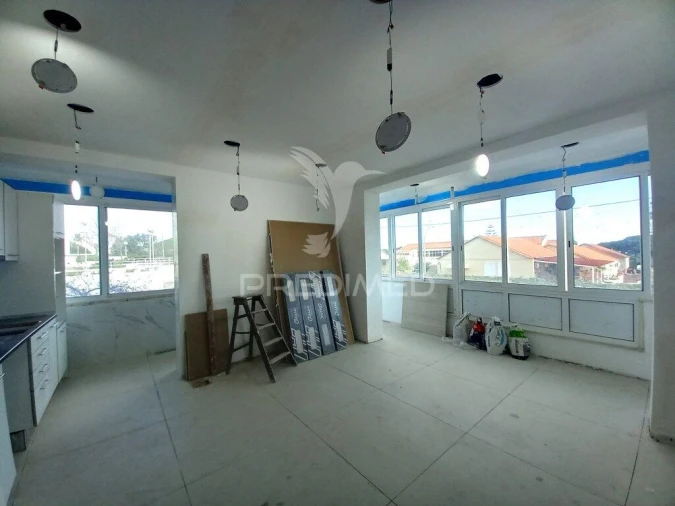 Apartamento T4 para Venda em Laranjeiro e Feijó