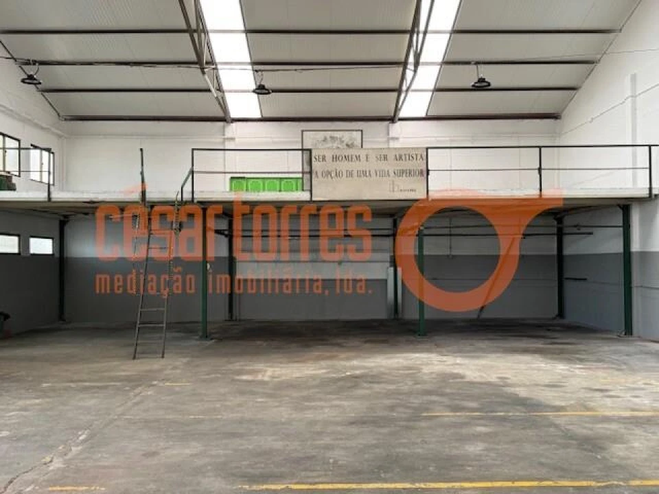 Armazém para Arrendamento em Canelas Foto 6