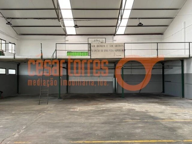 Armazém para Arrendamento em Canelas Foto 6