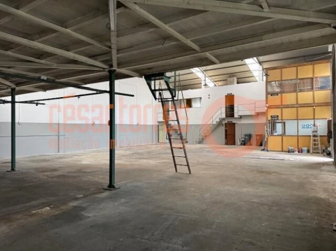 Armazém para Arrendamento em Canelas Foto 5